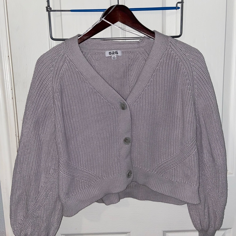 525 Lavander color, size M cárdigan. Never used, very good condition.